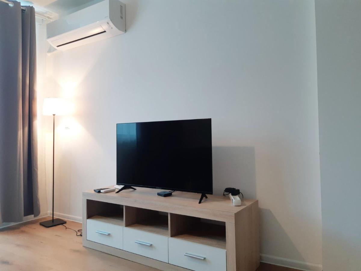 Huge Apartment With A Parking Space In The Same Building Sofía Exterior foto